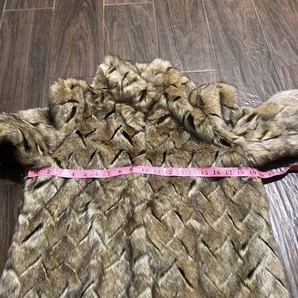 Sharon Young faux fur coat - Picture 3 of 7